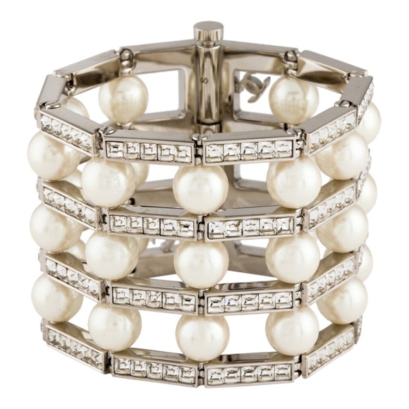 CHANEL CC Pearl and Crystal Cuff Bracelet - Picture 4 of 5